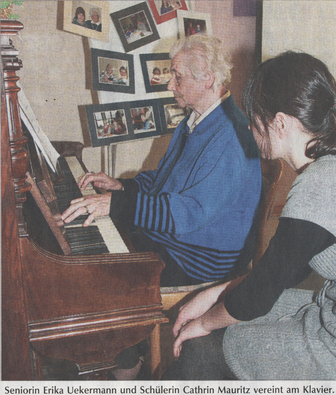 02 b uekermann am klavier